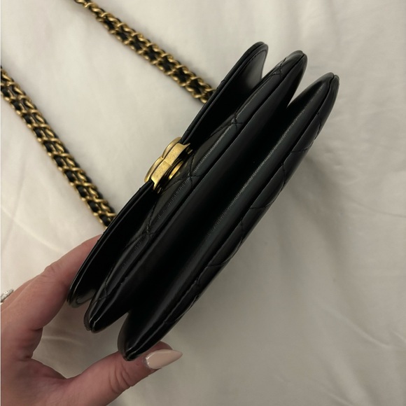 CHANEL 🖤 23A Black Shiny Leather Phone Holder on a Chain - Picture 10 of 15